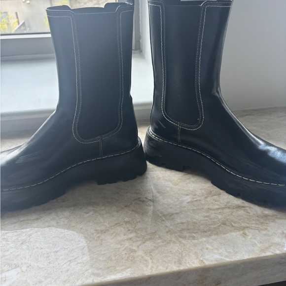 H&M black chelsea boot with contrast stitch - Picture 7 of 10